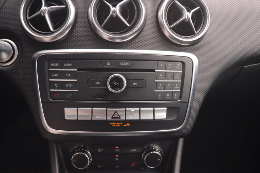 Mercedes-Benz A-Klasse 180 Business Solution AMG Aut.|19 Inch Camera Cruise Control led koplampen Navigatie Carplay & Android Auto