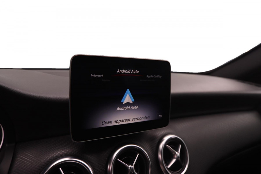 Mercedes-Benz A-Klasse 180 Business Solution AMG Aut.|19 Inch Camera Cruise Control led koplampen Navigatie Carplay & Android Auto