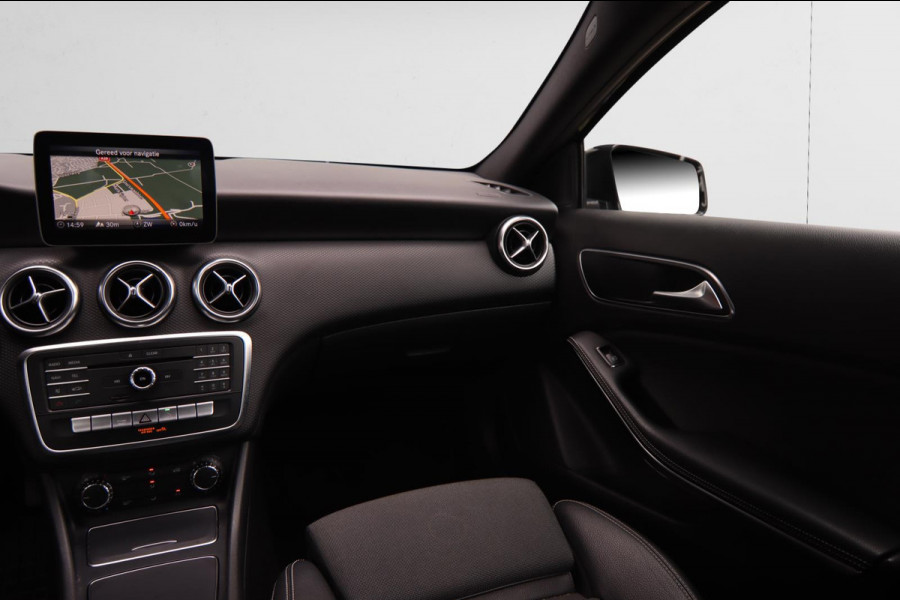 Mercedes-Benz A-Klasse 180 Business Solution AMG Aut.|19 Inch Camera Cruise Control led koplampen Navigatie Carplay & Android Auto