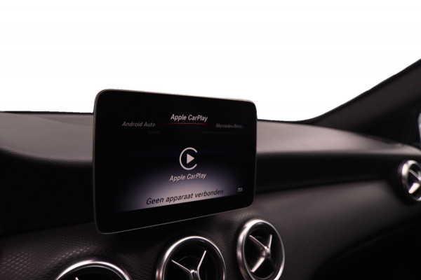 Mercedes-Benz A-Klasse 180 Business Solution AMG Aut.|19 Inch Camera Cruise Control led koplampen Navigatie Carplay & Android Auto