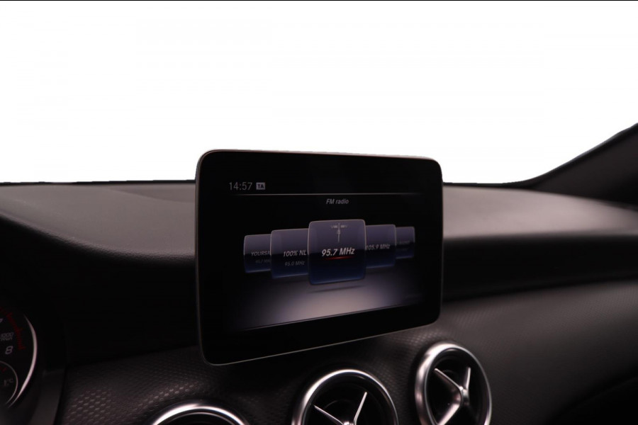 Mercedes-Benz A-Klasse 180 Business Solution AMG Aut.|19 Inch Camera Cruise Control led koplampen Navigatie Carplay & Android Auto