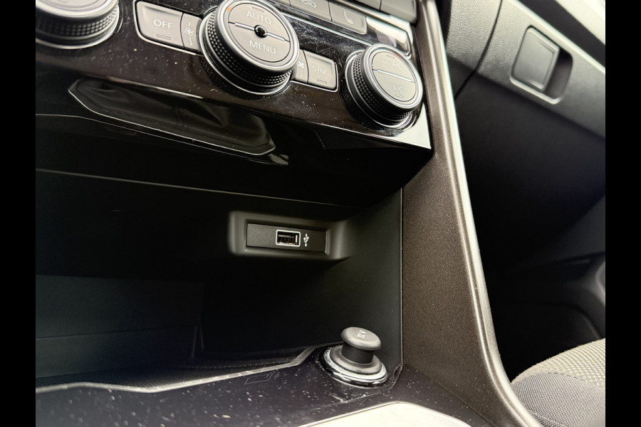 Volkswagen T-Roc 1.0 TSI 116pk Style | ACC | Full Led | Trekhaak