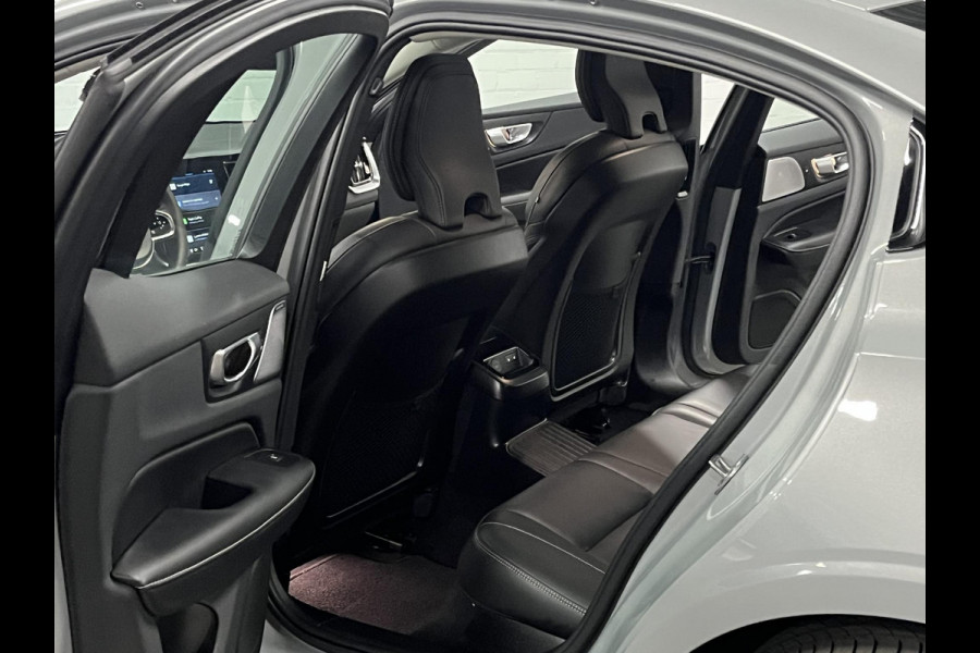 Volvo S60 2.0 Recharge T8 AWD Ultimate Dark *455 PK* | Massage | Open dak | Bowers & Wilkins | Adapt. Cruise | Stoelventilatie/Stoelverwarming | Volvo S60 2.0 Recharge T8 AWD Ultimate Dark *455 PK* | Massage | Open dak | Bowers & Wilkins | Adapt. Cruise | Stoelventilatie/Stoelverwarming |
