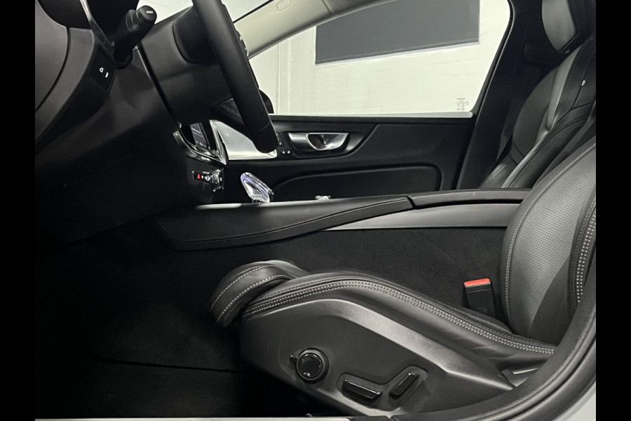 Volvo S60 2.0 Recharge T8 AWD Ultimate Dark *455 PK* | Massage | Open dak | Bowers & Wilkins | Adapt. Cruise | Stoelventilatie/Stoelverwarming | Volvo S60 2.0 Recharge T8 AWD Ultimate Dark *455 PK* | Massage | Open dak | Bowers & Wilkins | Adapt. Cruise | Stoelventilatie/Stoelverwarming |