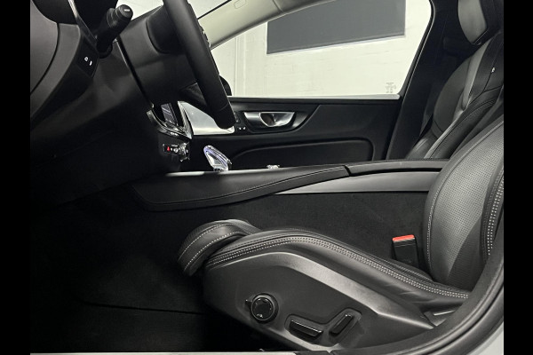 Volvo S60 2.0 Recharge T8 AWD Ultimate Dark *455 PK* | Massage | Open dak | Bowers & Wilkins | Adapt. Cruise | Stoelventilatie/Stoelverwarming | Volvo S60 2.0 Recharge T8 AWD Ultimate Dark *455 PK* | Massage | Open dak | Bowers & Wilkins | Adapt. Cruise | Stoelventilatie/Stoelverwarming |