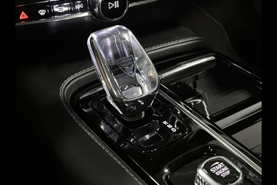Volvo S60 2.0 Recharge T8 AWD Ultimate Dark *455 PK* | Massage | Open dak | Bowers & Wilkins | Adapt. Cruise | Stoelventilatie/Stoelverwarming | Volvo S60 2.0 Recharge T8 AWD Ultimate Dark *455 PK* | Massage | Open dak | Bowers & Wilkins | Adapt. Cruise | Stoelventilatie/Stoelverwarming |