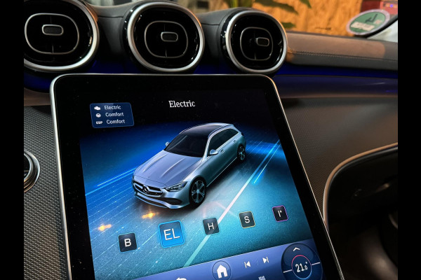 Mercedes-Benz C-Klasse Estate 300 e AMG Line Garantie Trekhaak Massage Pano Ambient 360 Blindspot Elek Achterklep StoelVW Rijklaar Mercedes-Benz C-Klasse Estate 300 e AMG Line Garantie Trekhaak Massage Pano Ambient 360 Blindspot Elek Achterklep StoelVW Rijklaar