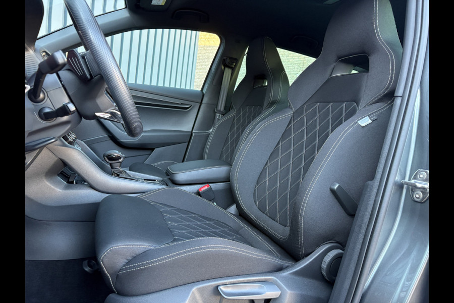 Škoda Karoq 1.5 TSI 150Pk ACT Sportline Business | Trekhaak wegkl. | Elk. A-klep | Camera | Keyless | Adapt. Cr. | Prijs Rijklaar!! Škoda Karoq 1.5 TSI 150Pk ACT Sportline Business | Trekhaak wegkl. | Elk. A-klep | Camera | Keyless | Adapt. Cr. | Prijs Rijklaar!!