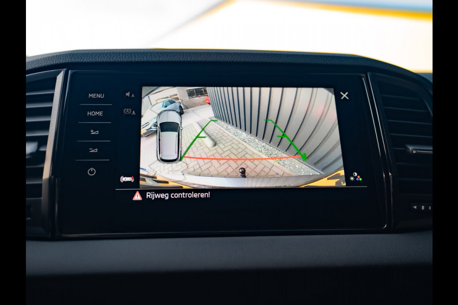 Škoda Karoq 1.5 TSI 150Pk ACT Sportline Business | Trekhaak wegkl. | Elk. A-klep | Camera | Keyless | Adapt. Cr. | Prijs Rijklaar!! Škoda Karoq 1.5 TSI 150Pk ACT Sportline Business | Trekhaak wegkl. | Elk. A-klep | Camera | Keyless | Adapt. Cr. | Prijs Rijklaar!!