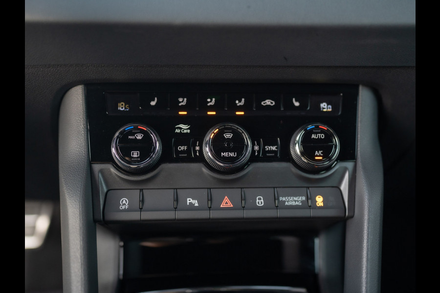 Škoda Karoq 1.5 TSI 150Pk ACT Sportline Business | Trekhaak wegkl. | Elk. A-klep | Camera | Keyless | Adapt. Cr. | Prijs Rijklaar!! Škoda Karoq 1.5 TSI 150Pk ACT Sportline Business | Trekhaak wegkl. | Elk. A-klep | Camera | Keyless | Adapt. Cr. | Prijs Rijklaar!!