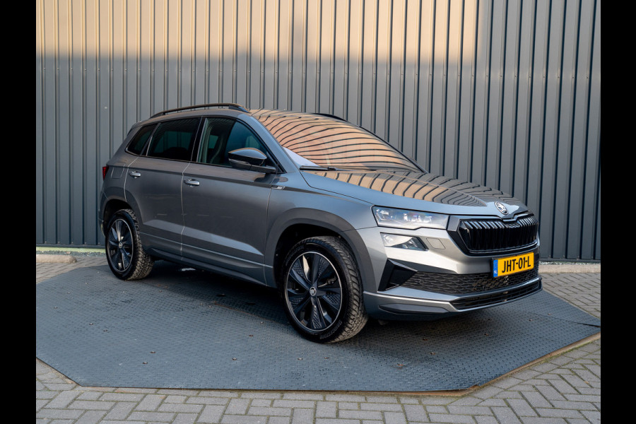 Škoda Karoq 1.5 TSI 150Pk ACT Sportline Business | Trekhaak wegkl. | Elk. A-klep | Camera | Keyless | Adapt. Cr. | Prijs Rijklaar!! Škoda Karoq 1.5 TSI 150Pk ACT Sportline Business | Trekhaak wegkl. | Elk. A-klep | Camera | Keyless | Adapt. Cr. | Prijs Rijklaar!!