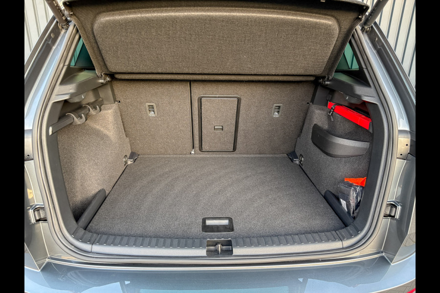 Škoda Karoq 1.5 TSI 150Pk ACT Sportline Business | Trekhaak wegkl. | Elk. A-klep | Camera | Keyless | Adapt. Cr. | Prijs Rijklaar!! Škoda Karoq 1.5 TSI 150Pk ACT Sportline Business | Trekhaak wegkl. | Elk. A-klep | Camera | Keyless | Adapt. Cr. | Prijs Rijklaar!!