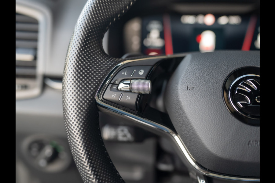 Škoda Karoq 1.5 TSI 150Pk ACT Sportline Business | Trekhaak wegkl. | Elk. A-klep | Camera | Keyless | Adapt. Cr. | Prijs Rijklaar!! Škoda Karoq 1.5 TSI 150Pk ACT Sportline Business | Trekhaak wegkl. | Elk. A-klep | Camera | Keyless | Adapt. Cr. | Prijs Rijklaar!!