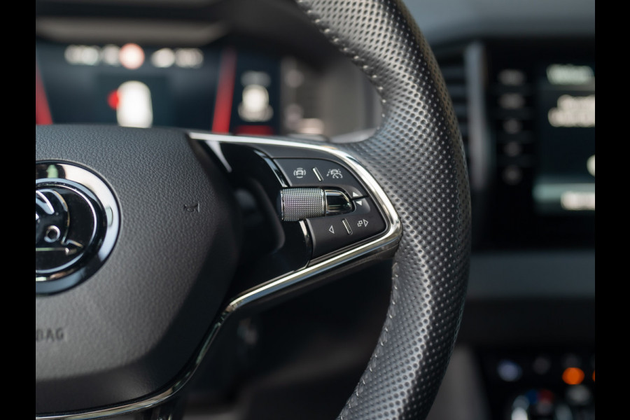 Škoda Karoq 1.5 TSI 150Pk ACT Sportline Business | Trekhaak wegkl. | Elk. A-klep | Camera | Keyless | Adapt. Cr. | Prijs Rijklaar!! Škoda Karoq 1.5 TSI 150Pk ACT Sportline Business | Trekhaak wegkl. | Elk. A-klep | Camera | Keyless | Adapt. Cr. | Prijs Rijklaar!!