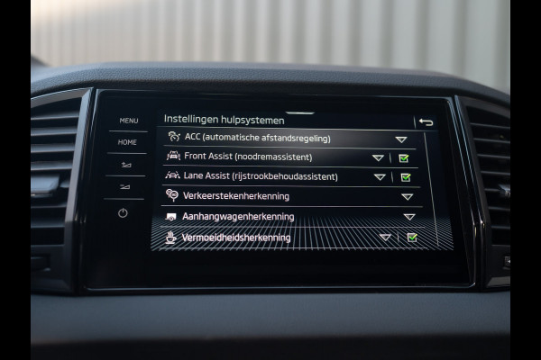 Škoda Karoq 1.5 TSI 150Pk ACT Sportline Business | Trekhaak wegkl. | Elk. A-klep | Camera | Keyless | Adapt. Cr. | Prijs Rijklaar!! Škoda Karoq 1.5 TSI 150Pk ACT Sportline Business | Trekhaak wegkl. | Elk. A-klep | Camera | Keyless | Adapt. Cr. | Prijs Rijklaar!!