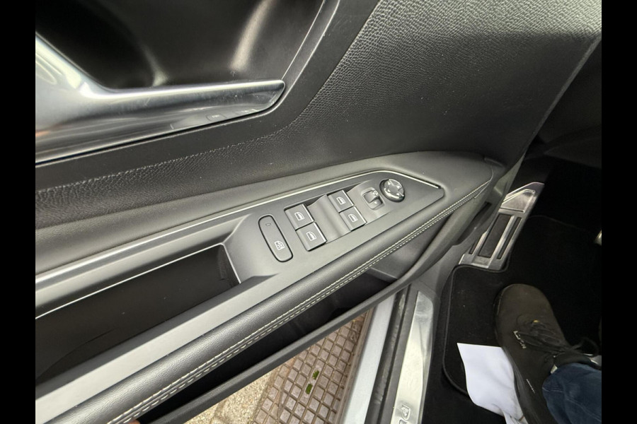 Peugeot 5008 1.2 PureTech GT TREKHAAK Peugeot 5008 1.2 PureTech GT TREKHAAK