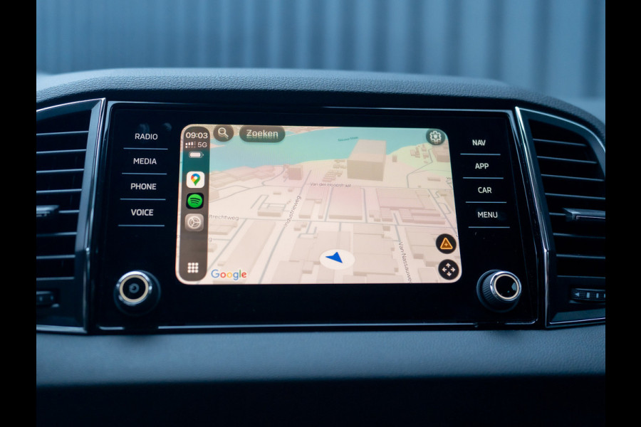 Škoda Karoq 1.5 TSI ACT Business Edition Plus | Keyless | Camera | Elk. A-klep | Adapt. Cr. | Prijs Rijklaar!! Škoda Karoq 1.5 TSI ACT Business Edition Plus | Keyless | Camera | Elk. A-klep | Adapt. Cr. | Prijs Rijklaar!!