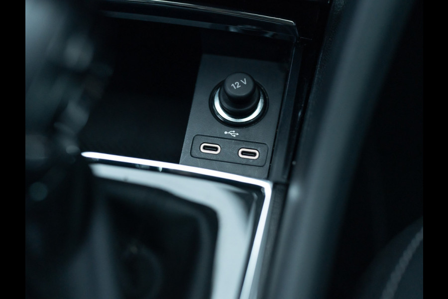 Škoda Karoq 1.5 TSI ACT Business Edition Plus | Keyless | Camera | Elk. A-klep | Adapt. Cr. | Prijs Rijklaar!! Škoda Karoq 1.5 TSI ACT Business Edition Plus | Keyless | Camera | Elk. A-klep | Adapt. Cr. | Prijs Rijklaar!!