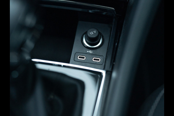 Škoda Karoq 1.5 TSI ACT Business Edition Plus | Keyless | Camera | Elk. A-klep | Adapt. Cr. | Prijs Rijklaar!! Škoda Karoq 1.5 TSI ACT Business Edition Plus | Keyless | Camera | Elk. A-klep | Adapt. Cr. | Prijs Rijklaar!!