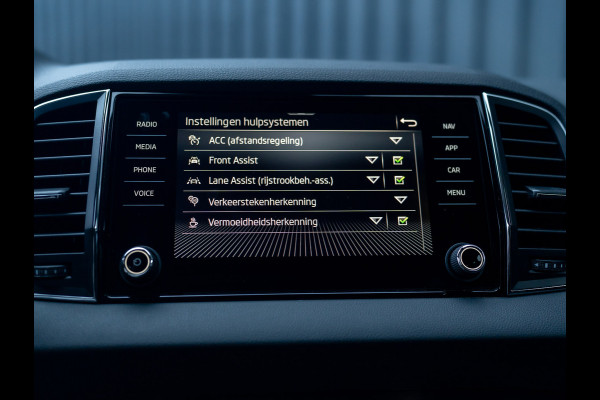 Škoda Karoq 1.5 TSI ACT Business Edition Plus | Keyless | Camera | Elk. A-klep | Adapt. Cr. | Prijs Rijklaar!! Škoda Karoq 1.5 TSI ACT Business Edition Plus | Keyless | Camera | Elk. A-klep | Adapt. Cr. | Prijs Rijklaar!!