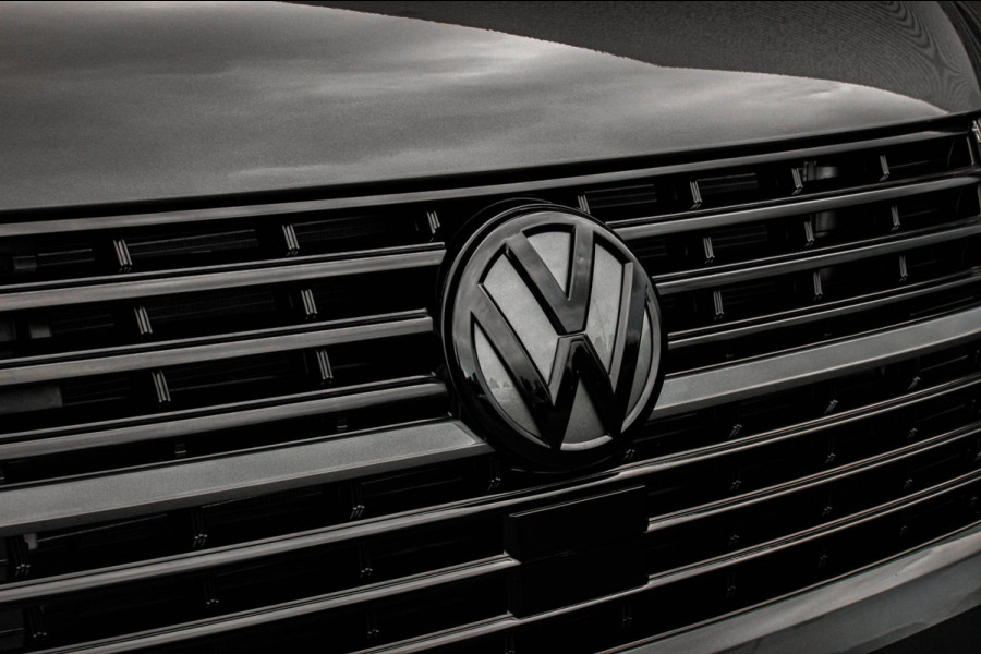 Volkswagen Transporter 2.0 TDI L2H1 204PK BULLI DC DUBBEL CABINE / LEIGHTONVANS BODYKIT / FULL OPTINS / LEDER / FULL BLACK / APPLE Volkswagen Transporter 2.0 TDI L2H1 204PK BULLI DC DUBBEL CABINE / LEIGHTONVANS BODYKIT / FULL OPTINS / LEDER / FULL BLACK / APPLE