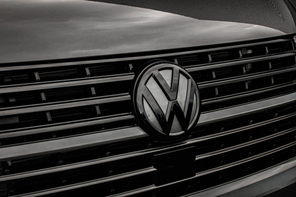 Volkswagen Transporter 2.0 TDI L2H1 204PK BULLI DC DUBBEL CABINE / LEIGHTONVANS BODYKIT / FULL OPTINS / LEDER / FULL BLACK / APPLE Volkswagen Transporter 2.0 TDI L2H1 204PK BULLI DC DUBBEL CABINE / LEIGHTONVANS BODYKIT / FULL OPTINS / LEDER / FULL BLACK / APPLE