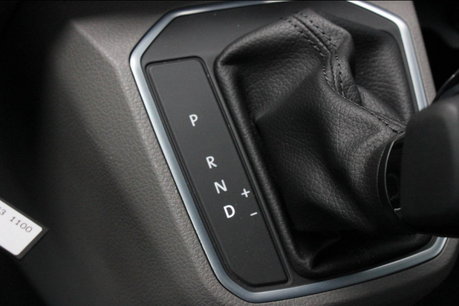 Volkswagen Transporter 2.0 TDI L2H1 204PK BULLI DC DUBBEL CABINE / LEIGHTONVANS BODYKIT / FULL OPTINS / LEDER / FULL BLACK / APPLE Volkswagen Transporter 2.0 TDI L2H1 204PK BULLI DC DUBBEL CABINE / LEIGHTONVANS BODYKIT / FULL OPTINS / LEDER / FULL BLACK / APPLE