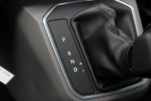 Volkswagen Transporter 2.0 TDI L2H1 204PK BULLI DC DUBBEL CABINE / LEIGHTONVANS BODYKIT / FULL OPTINS / LEDER / FULL BLACK / APPLE Volkswagen Transporter 2.0 TDI L2H1 204PK BULLI DC DUBBEL CABINE / LEIGHTONVANS BODYKIT / FULL OPTINS / LEDER / FULL BLACK / APPLE