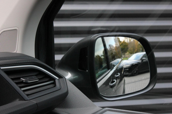 Volkswagen Transporter 2.0 TDI L2H1 204PK BULLI DC DUBBEL CABINE / LEIGHTONVANS BODYKIT / FULL OPTINS / LEDER / FULL BLACK / APPLE Volkswagen Transporter 2.0 TDI L2H1 204PK BULLI DC DUBBEL CABINE / LEIGHTONVANS BODYKIT / FULL OPTINS / LEDER / FULL BLACK / APPLE