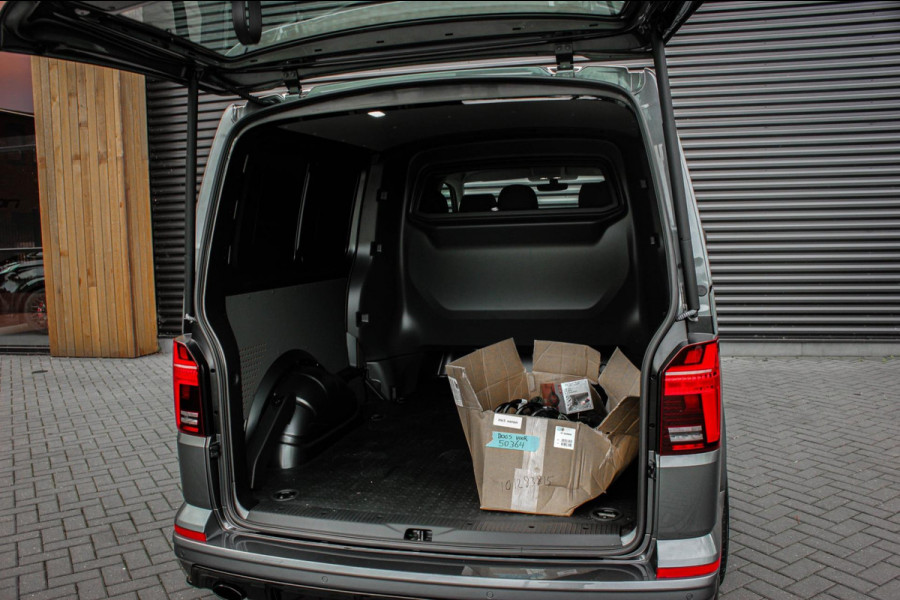 Volkswagen Transporter 2.0 TDI L2H1 204PK BULLI DC DUBBEL CABINE / LEIGHTONVANS BODYKIT / FULL OPTINS / LEDER / FULL BLACK / APPLE Volkswagen Transporter 2.0 TDI L2H1 204PK BULLI DC DUBBEL CABINE / LEIGHTONVANS BODYKIT / FULL OPTINS / LEDER / FULL BLACK / APPLE