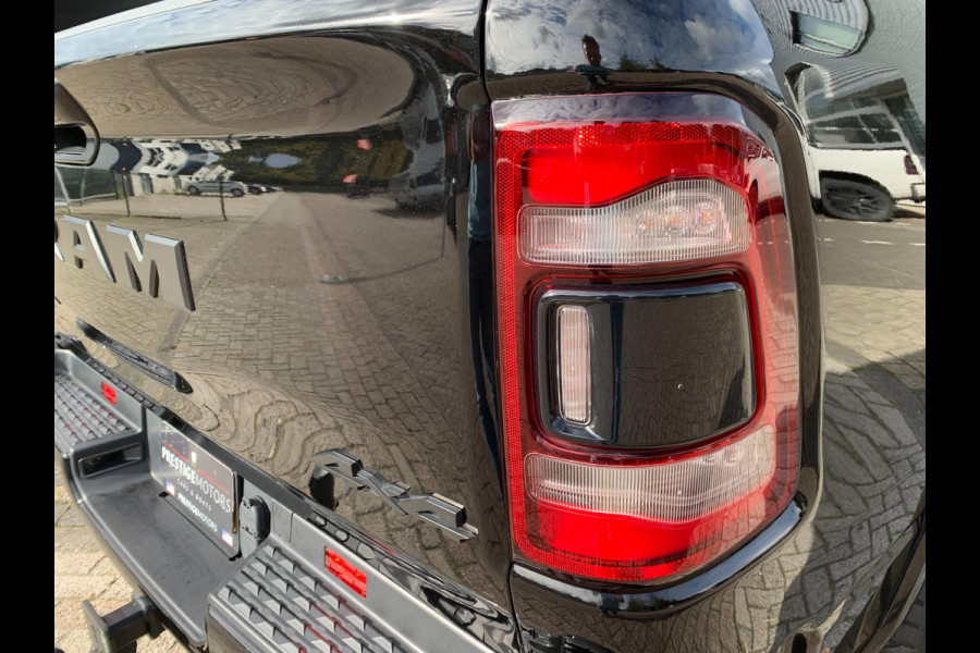 Dodge Ram 1500 Laramie Night 5.7L 401pk LPG 4X4 Luchtvering 360cam Pano H&K Dodge Ram 1500 Laramie Night 5.7L 401pk LPG 4X4 Luchtvering 360cam Pano H&K
