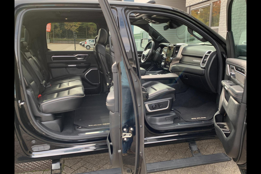 Dodge Ram 1500 Laramie Night 5.7L 401pk LPG 4X4 Luchtvering 360cam Pano H&K Dodge Ram 1500 Laramie Night 5.7L 401pk LPG 4X4 Luchtvering 360cam Pano H&K