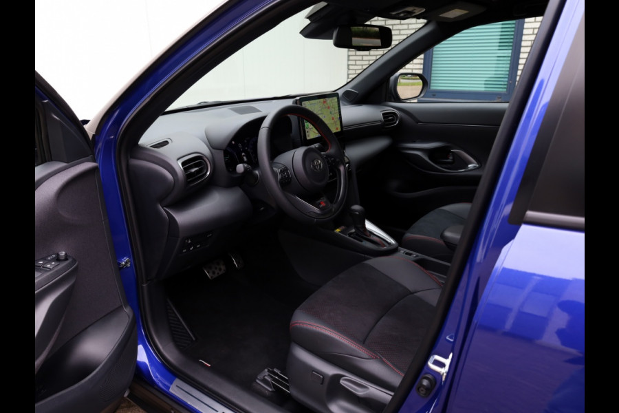 Toyota Yaris Cross 1.5 Hyb 130 GR Sport | Nieuw | Bi-Tone | Stoel/Stuurwielverwarmi