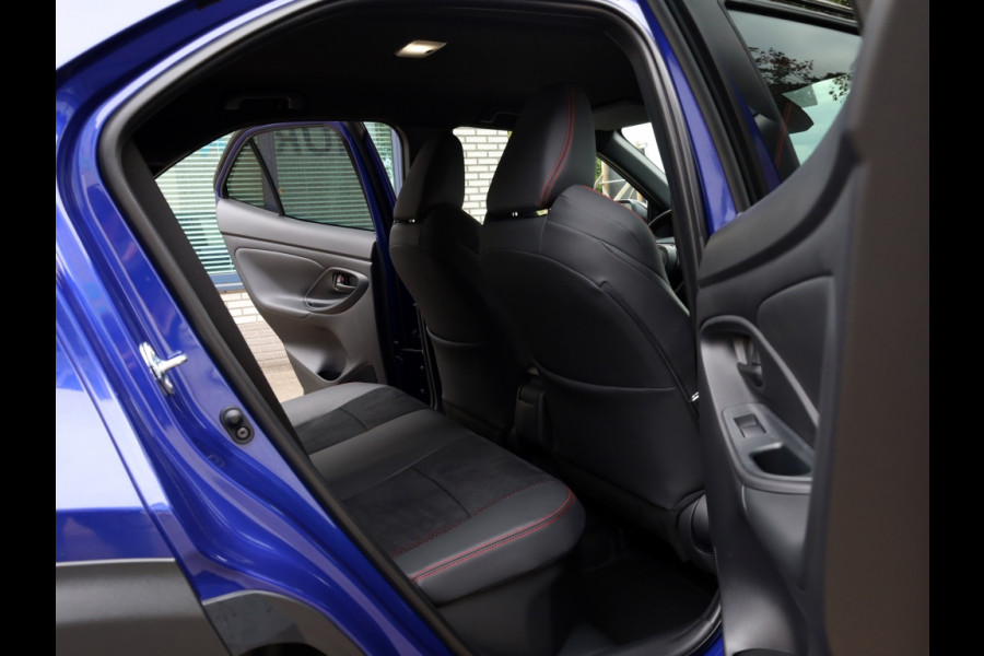 Toyota Yaris Cross 1.5 Hyb 130 GR Sport | Nieuw | Bi-Tone | Stoel/Stuurwielverwarmi
