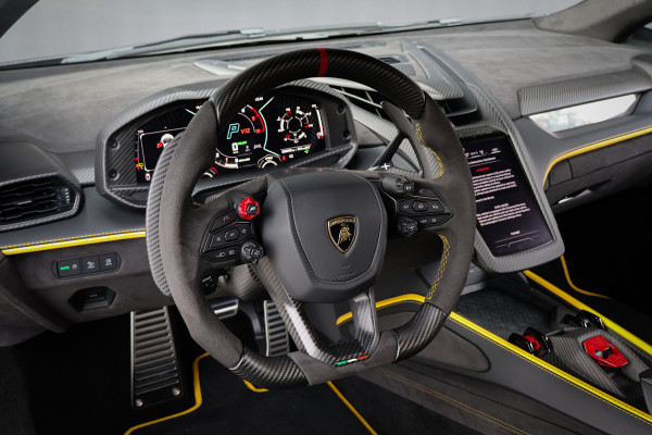 Lamborghini Revuelto | LIFT | CARBON IN & EXTERIEUR | PASSENGER DISPLAY | ADAPTIVE CRUISE | APPLE CARPLAY | SONUS FABER SOUND | PARKING PACK | HEADLA