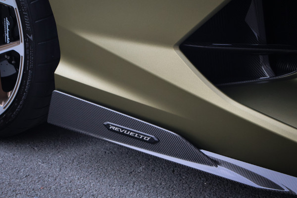 Lamborghini Revuelto | LIFT | CARBON IN & EXTERIEUR | PASSENGER DISPLAY | ADAPTIVE CRUISE | APPLE CARPLAY | SONUS FABER SOUND | PARKING PACK | HEADLA