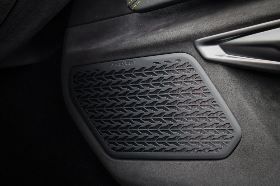 Lamborghini Revuelto | LIFT | CARBON IN & EXTERIEUR | PASSENGER DISPLAY | ADAPTIVE CRUISE | APPLE CARPLAY | SONUS FABER SOUND | PARKING PACK | HEADLA