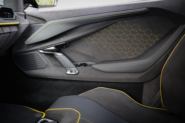 Lamborghini Revuelto | LIFT | CARBON IN & EXTERIEUR | PASSENGER DISPLAY | ADAPTIVE CRUISE | APPLE CARPLAY | SONUS FABER SOUND | PARKING PACK | HEADLA