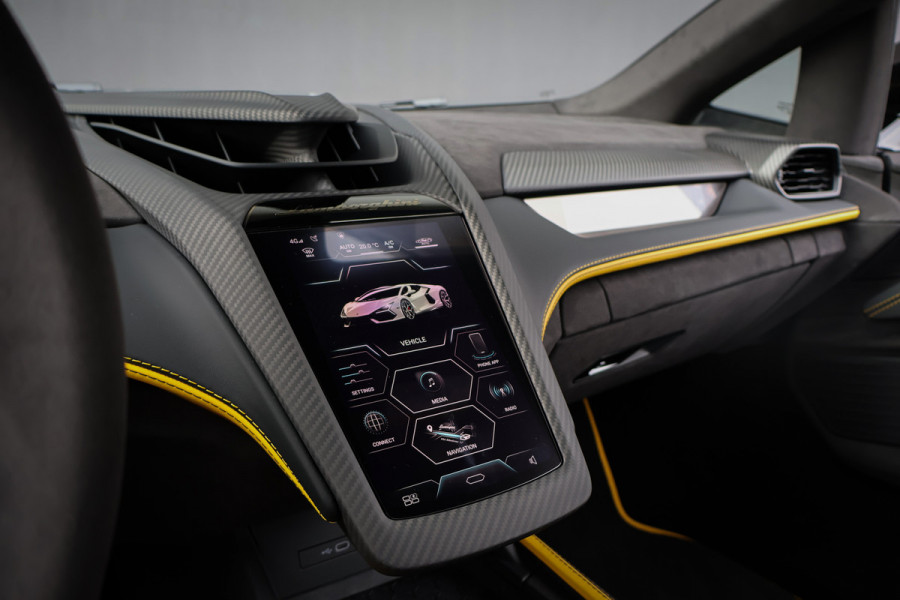 Lamborghini Revuelto | LIFT | CARBON IN & EXTERIEUR | PASSENGER DISPLAY | ADAPTIVE CRUISE | APPLE CARPLAY | SONUS FABER SOUND | PARKING PACK | HEADLA