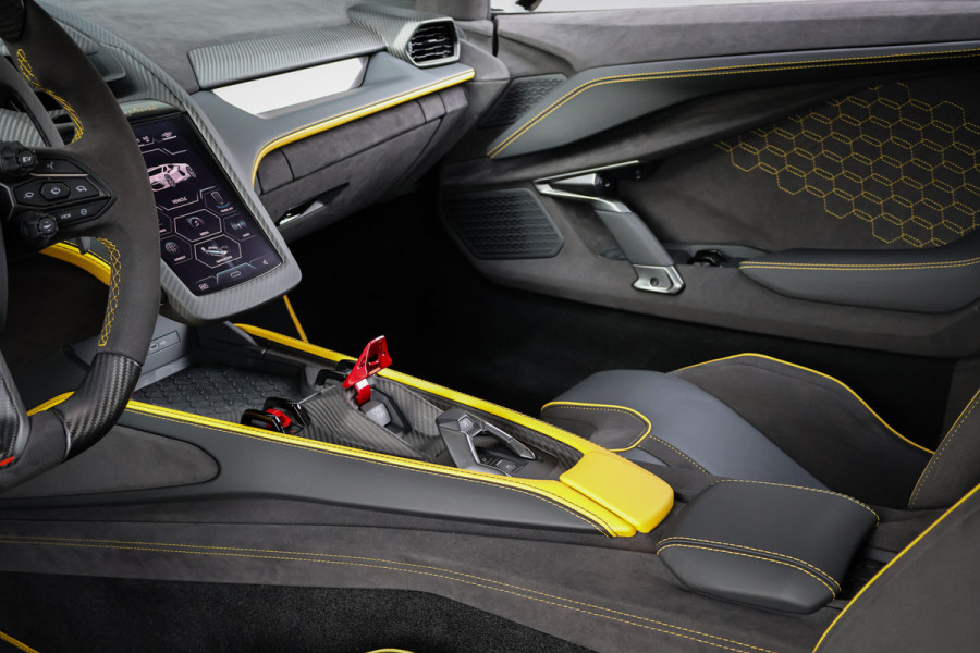 Lamborghini Revuelto | LIFT | CARBON IN & EXTERIEUR | PASSENGER DISPLAY | ADAPTIVE CRUISE | APPLE CARPLAY | SONUS FABER SOUND | PARKING PACK | HEADLA