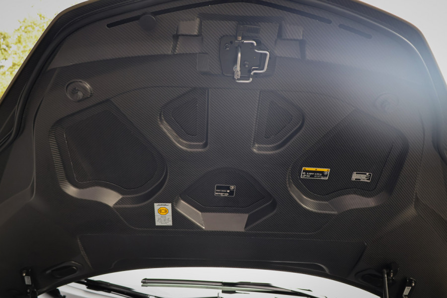 Lamborghini Revuelto | LIFT | CARBON IN & EXTERIEUR | PASSENGER DISPLAY | ADAPTIVE CRUISE | APPLE CARPLAY | SONUS FABER SOUND | PARKING PACK | HEADLA