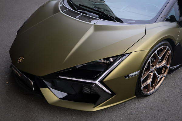 Lamborghini Revuelto | LIFT | CARBON IN & EXTERIEUR | PASSENGER DISPLAY | ADAPTIVE CRUISE | APPLE CARPLAY | SONUS FABER SOUND | PARKING PACK | HEADLA