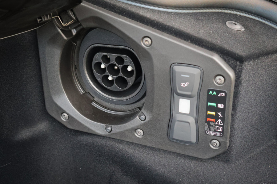 Lamborghini Revuelto | LIFT | CARBON IN & EXTERIEUR | PASSENGER DISPLAY | ADAPTIVE CRUISE | APPLE CARPLAY | SONUS FABER SOUND | PARKING PACK | HEADLA