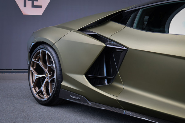 Lamborghini Revuelto | LIFT | CARBON IN & EXTERIEUR | PASSENGER DISPLAY | ADAPTIVE CRUISE | APPLE CARPLAY | SONUS FABER SOUND | PARKING PACK | HEADLA