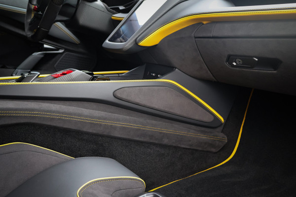 Lamborghini Revuelto | LIFT | CARBON IN & EXTERIEUR | PASSENGER DISPLAY | ADAPTIVE CRUISE | APPLE CARPLAY | SONUS FABER SOUND | PARKING PACK | HEADLA