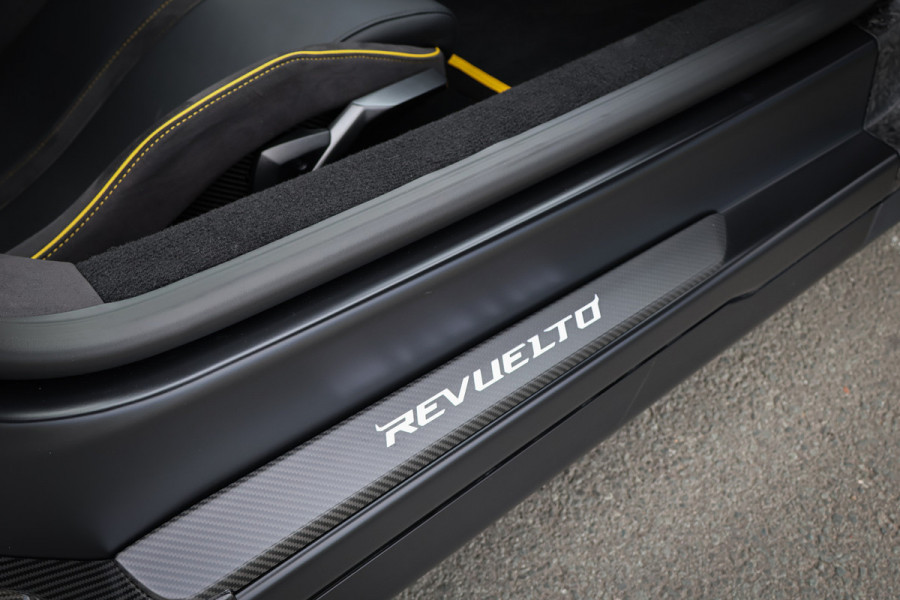 Lamborghini Revuelto | LIFT | CARBON IN & EXTERIEUR | PASSENGER DISPLAY | ADAPTIVE CRUISE | APPLE CARPLAY | SONUS FABER SOUND | PARKING PACK | HEADLA