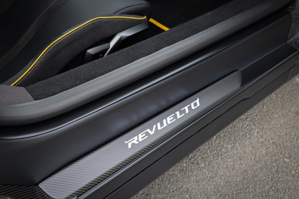 Lamborghini Revuelto | LIFT | CARBON IN & EXTERIEUR | PASSENGER DISPLAY | ADAPTIVE CRUISE | APPLE CARPLAY | SONUS FABER SOUND | PARKING PACK | HEADLA