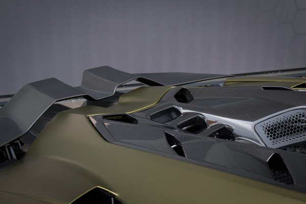 Lamborghini Revuelto | LIFT | CARBON IN & EXTERIEUR | PASSENGER DISPLAY | ADAPTIVE CRUISE | APPLE CARPLAY | SONUS FABER SOUND | PARKING PACK | HEADLA