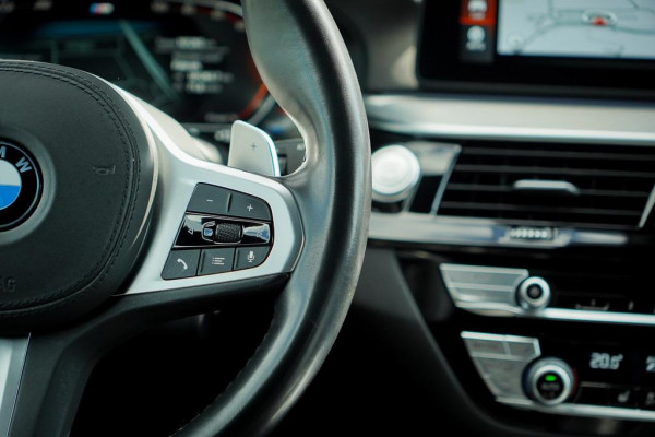 BMW 5 Serie Touring 530i High Executive / M-Pakket / Pano / HUD / Trekhaak / Incl BTW / Laser