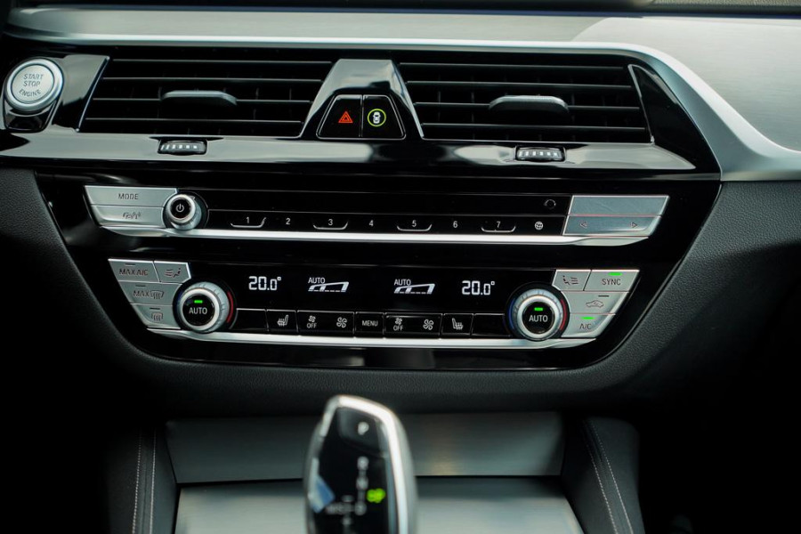 BMW 5 Serie Touring 530i High Executive / M-Pakket / Pano / HUD / Trekhaak / Incl BTW / Laser